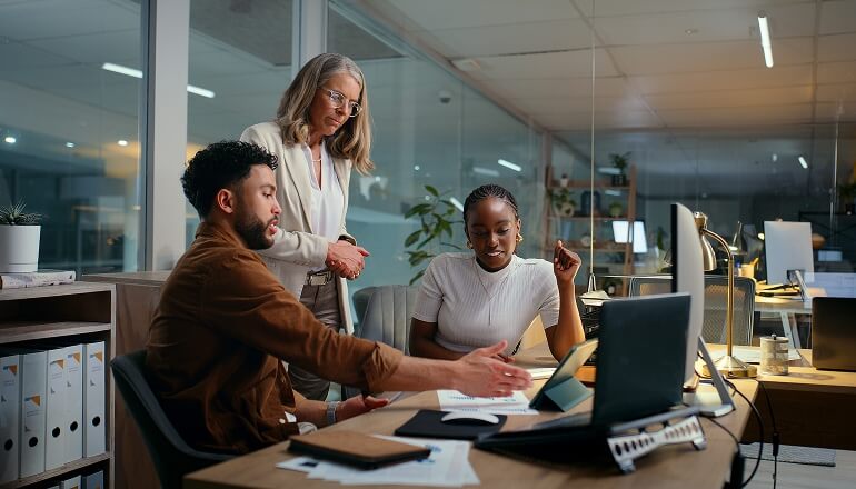 文章 Gemini vs NotebookLM: Picking the right AI powerhouse for your business 图像