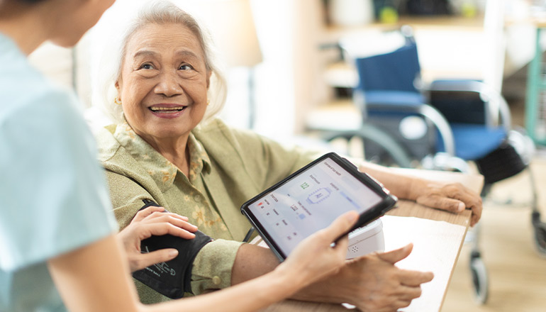 文章 Navigating AI deployment in healthcare: 6 key insights 图像