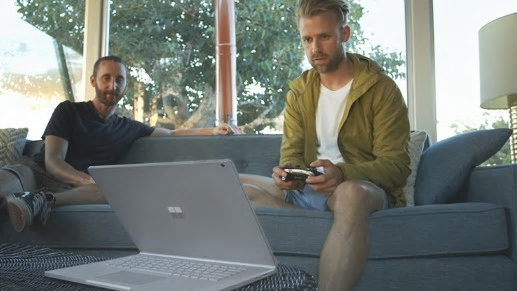 pc gaming on screen writing