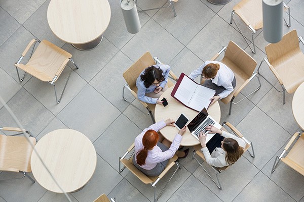 Commvault allows backup and recovery to and from the cloud.