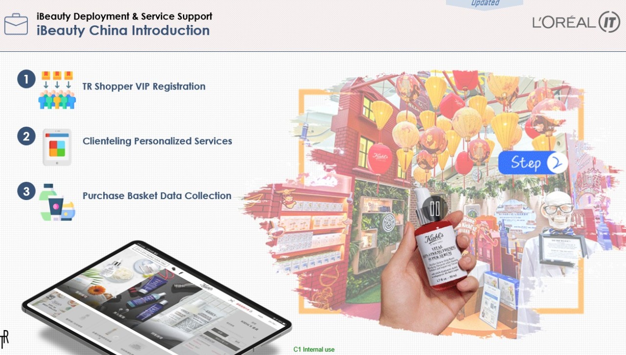 Harris Teeter employee reviews products and produce with mobile application