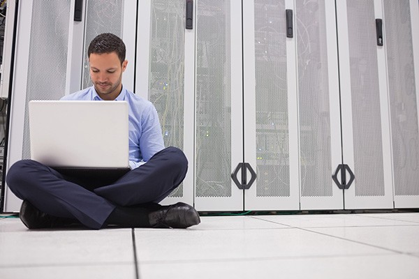 Hybrid cloud services allow the combination of cloud and on-site applications and services.